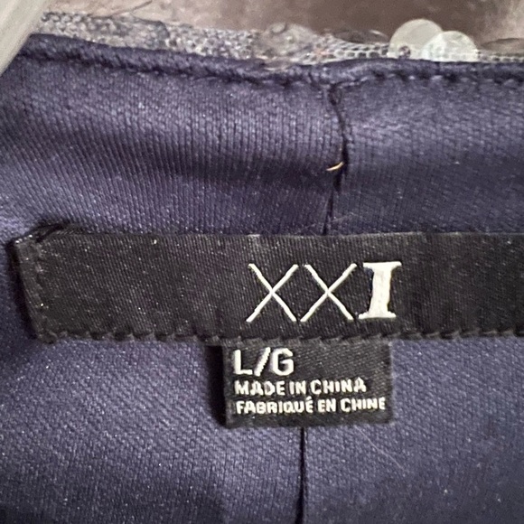 Large,NWT, Grey blue sequin coat. Open &each front side dips down intentionally. - Picture 8 of 8